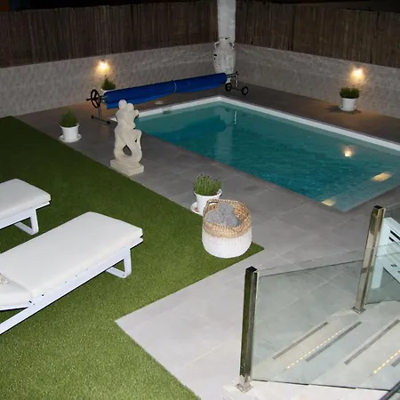 Mit Pool Fuer 2 Personen Und 4 칼레타데푸스테