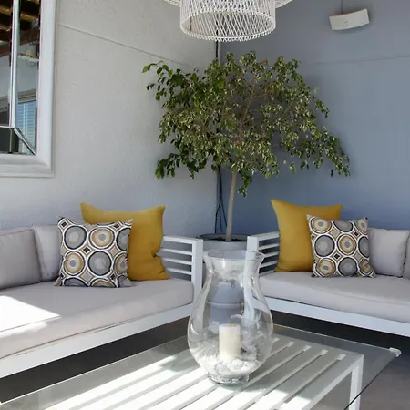 Σπίτι διακοπών Mit Pool Fuer 2 Personen Und 4 *