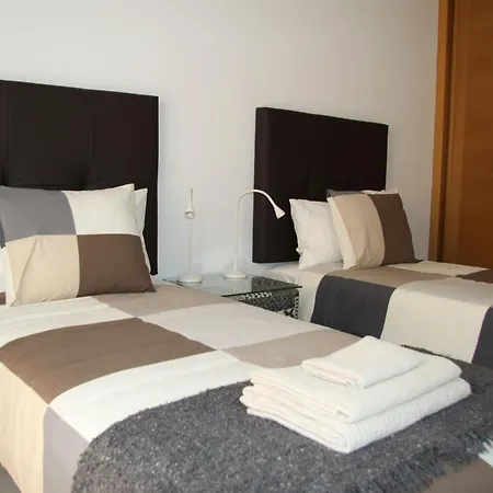 Mit Pool Fuer 2 Personen Und 4